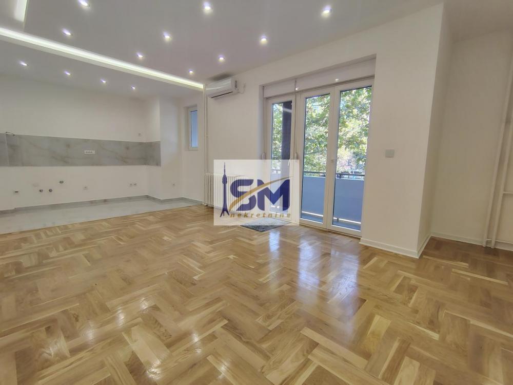 Stan na prodaju u Beogradu, Vračar (Hram), cetvorosoban, 80m2, cena 467000 evra