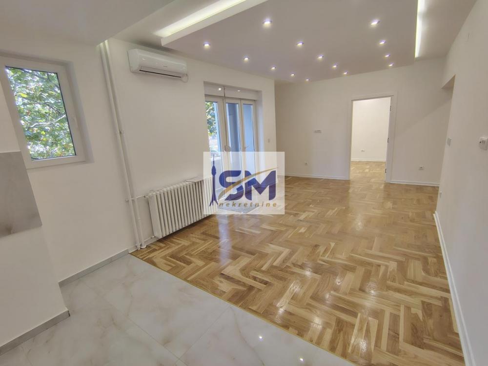 Stan na prodaju u Beogradu, Vračar (Hram), cetvorosoban, 80m2, cena 467000 evra