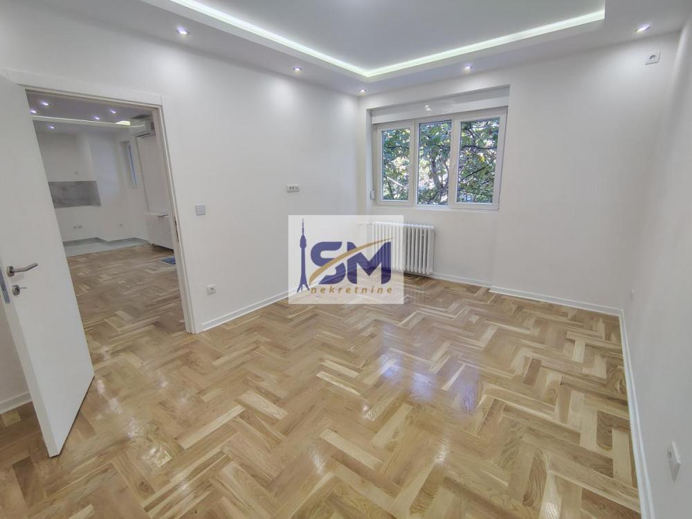 Stan na prodaju u Beogradu, Vračar (Hram), cetvorosoban, 80m2, cena 467000 evra