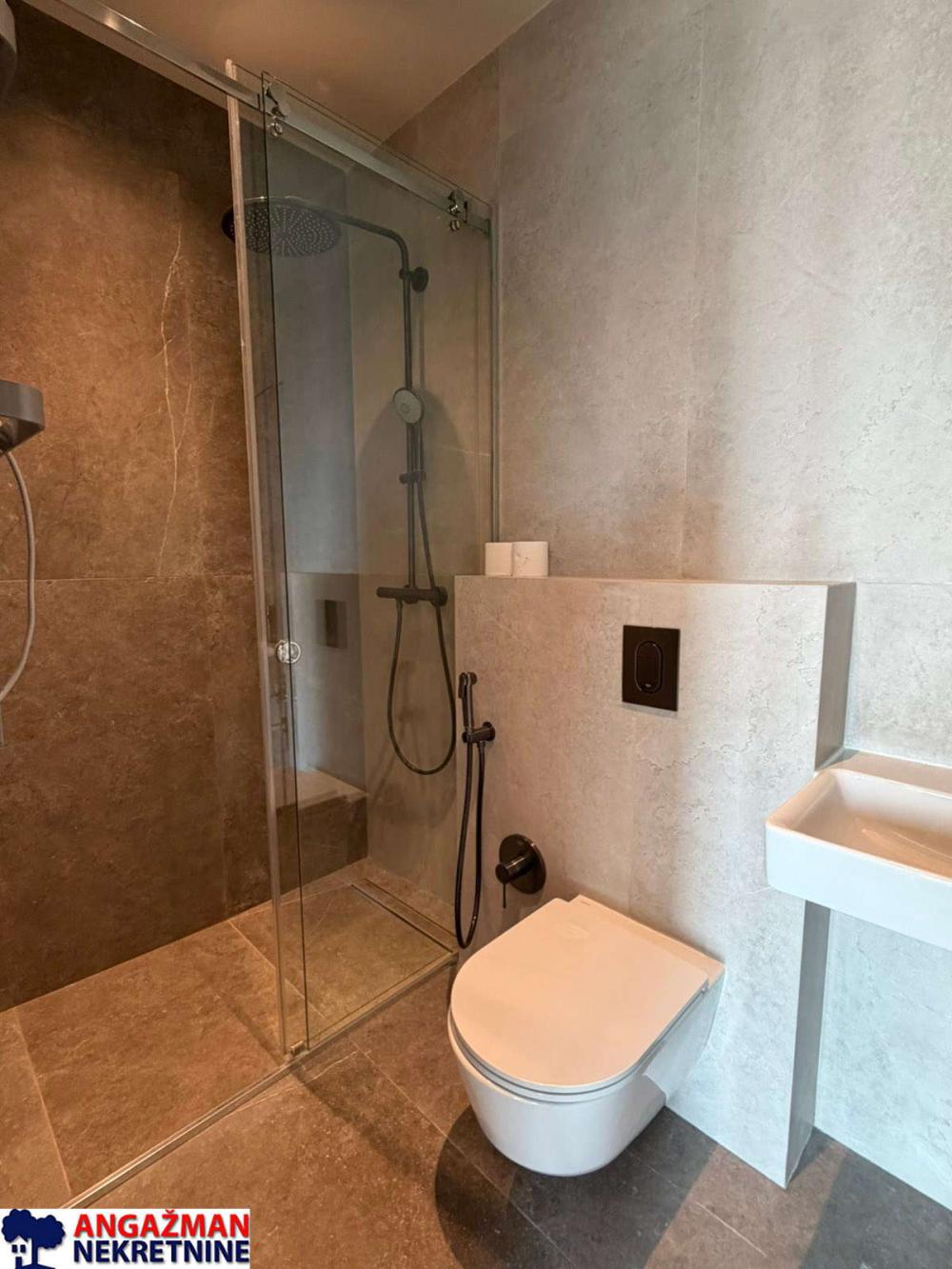 Stan na prodaju u Beogradu, Novi Beograd blok 65, cetvorosoban, 134m2, cena 549990 evra
