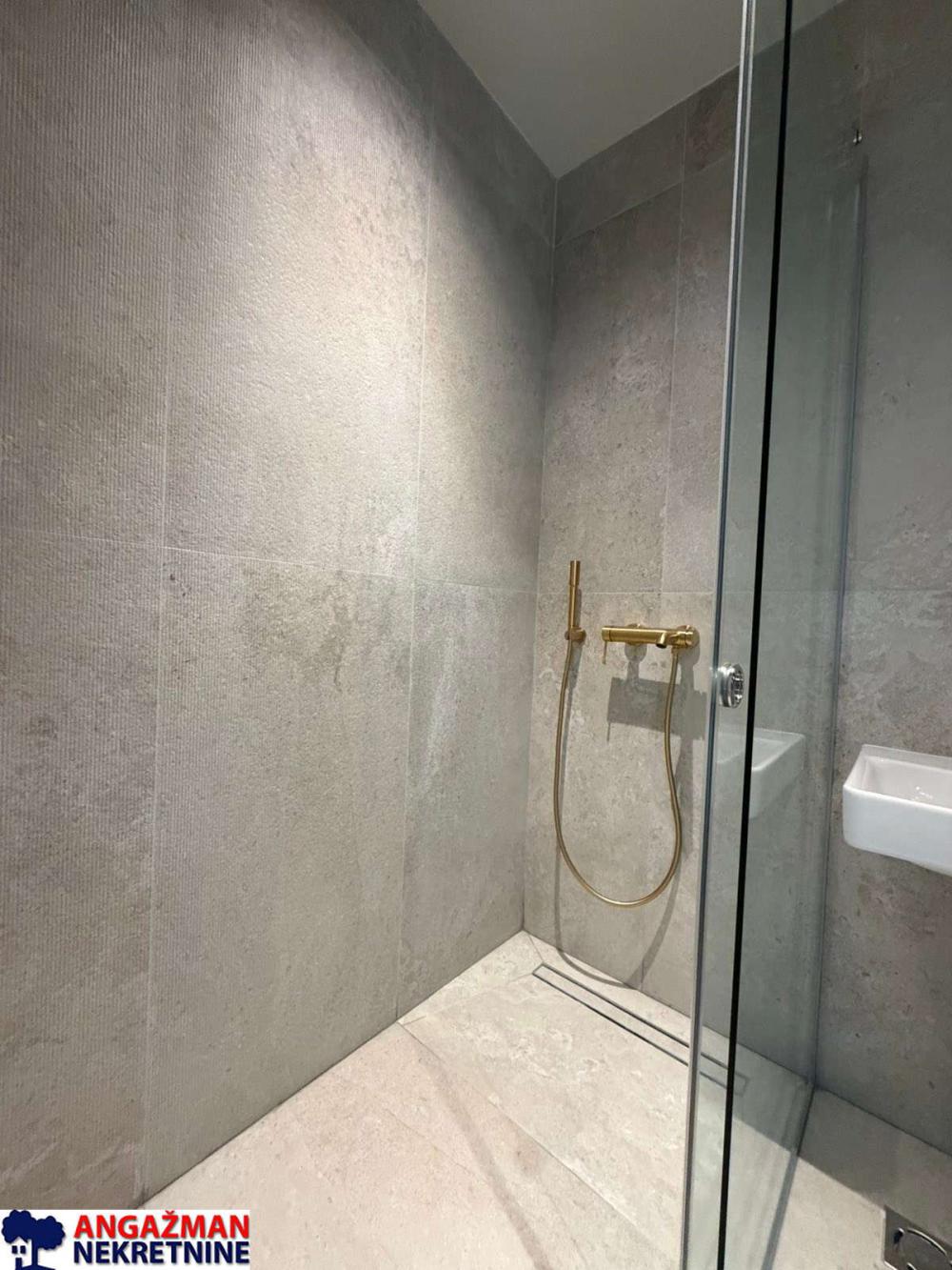 Stan na prodaju u Beogradu, Novi Beograd blok 65, cetvorosoban, 134m2, cena 549990 evra