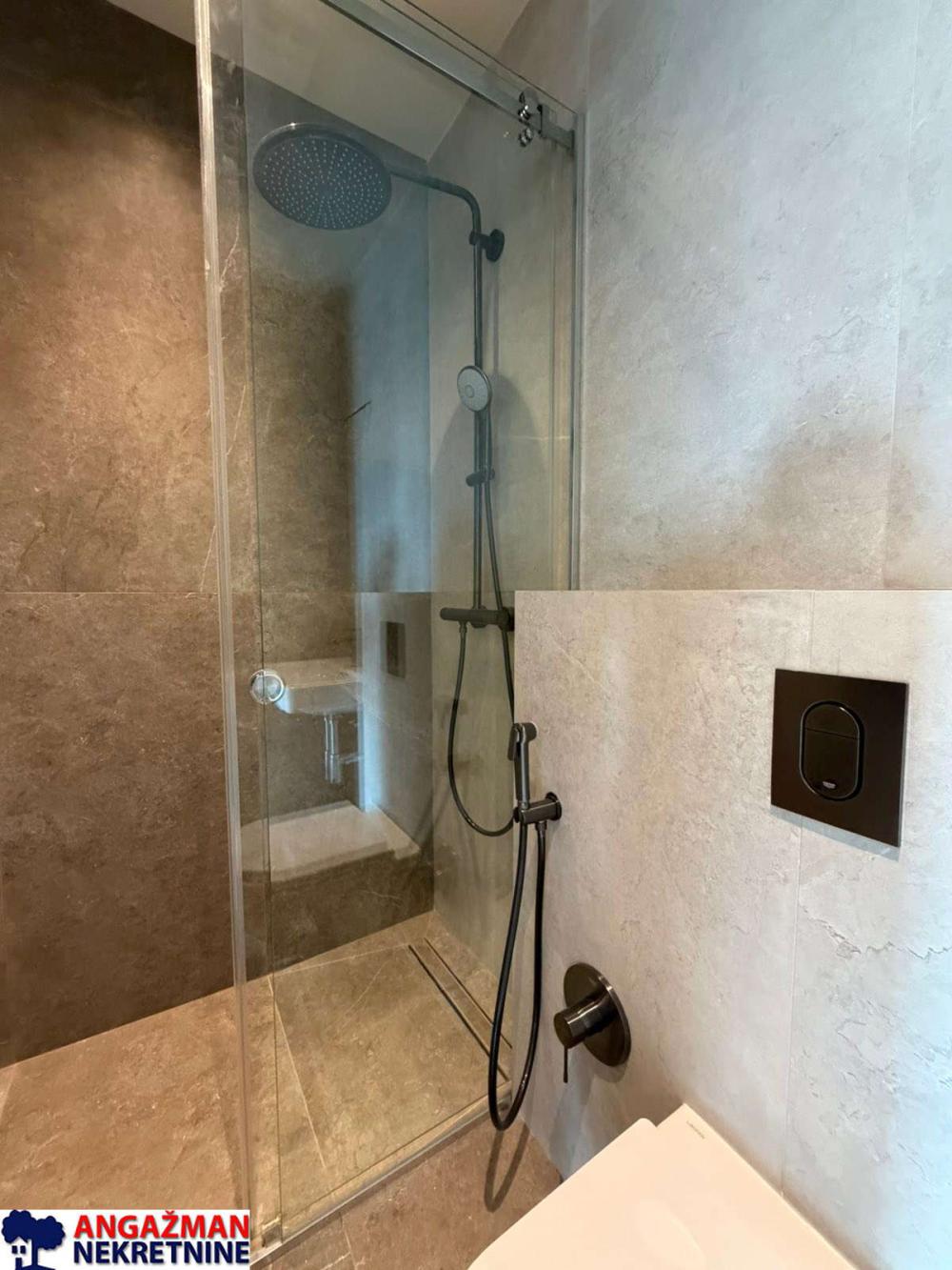 Stan na prodaju u Beogradu, Novi Beograd blok 65, cetvorosoban, 134m2, cena 549990 evra