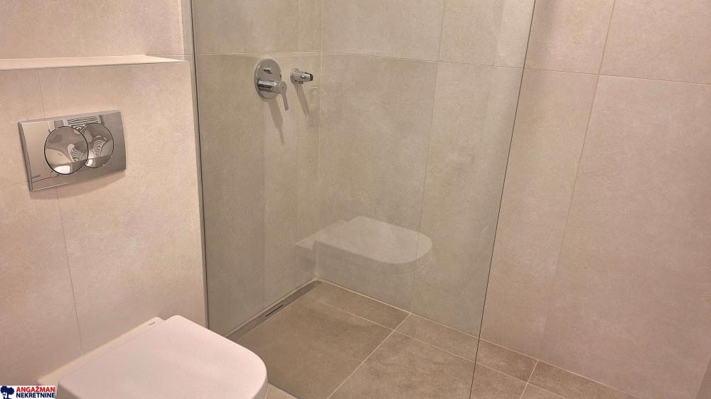Stan na prodaju u Beogradu, Novi Beograd blok 65, trosoban, 107m2, cena 430000 evra