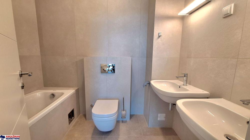 Stan na prodaju u Beogradu, Novi Beograd blok 65, trosoban, 107m2, cena 430000 evra
