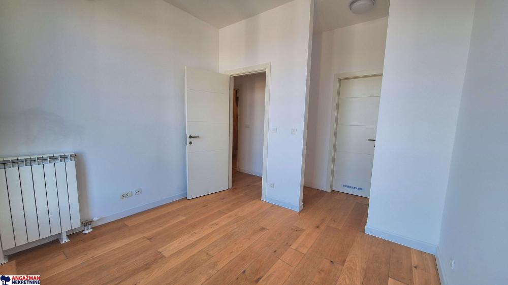 Stan na prodaju u Beogradu, Novi Beograd blok 65, trosoban, 107m2, cena 430000 evra