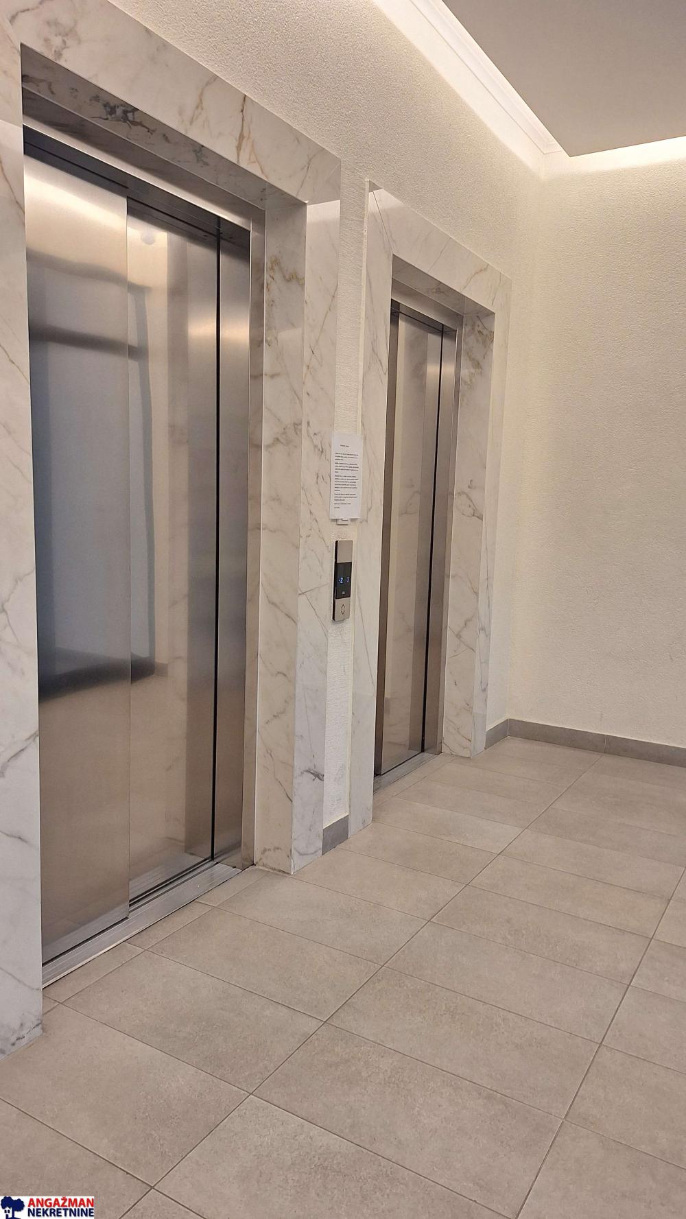 Stan na prodaju u Beogradu, Novi Beograd blok 65, trosoban, 107m2, cena 430000 evra