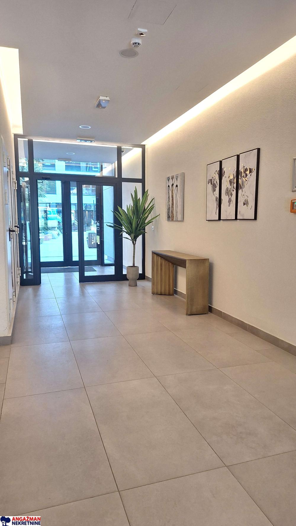 Stan na prodaju u Beogradu, Novi Beograd blok 65, trosoban, 107m2, cena 430000 evra