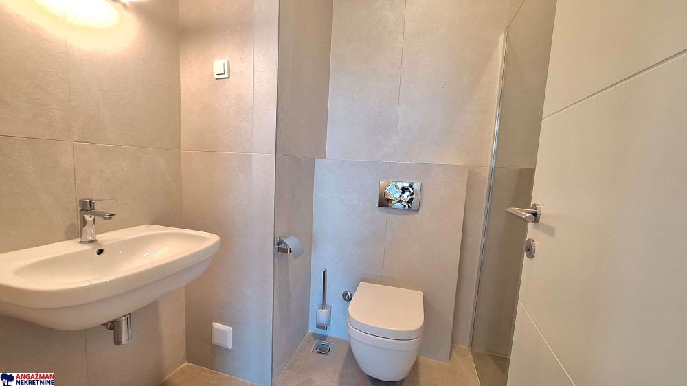 Stan na prodaju u Beogradu, Novi Beograd blok 65, trosoban, 107m2, cena 430000 evra