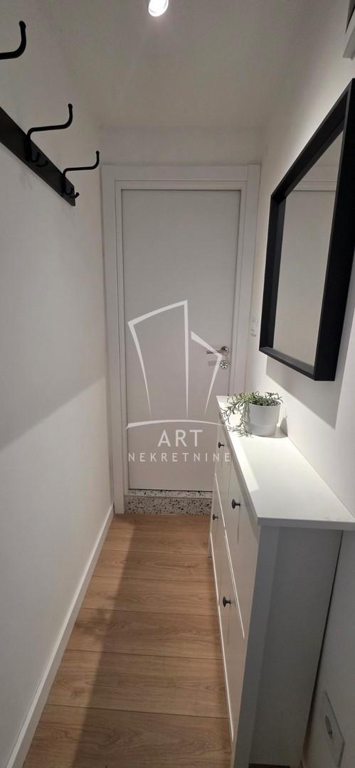 Stan na prodaju u Beogradu, Stari grad, dvoiposoban, 47m2, cena 299000 evra