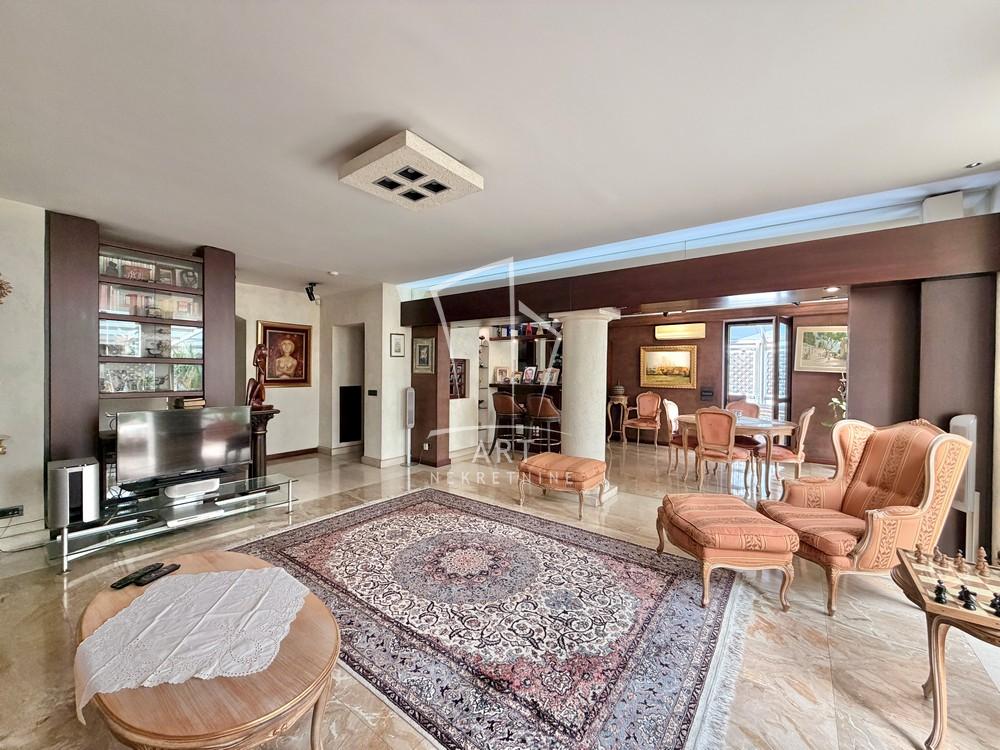 Stan na prodaju u Beogradu, Novi Beograd, cetvorosoban, 136m2, cena 575000 evra