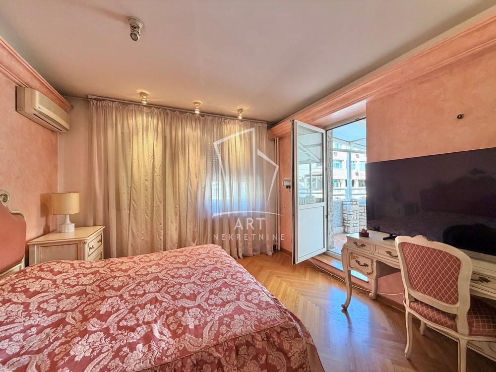 Stan na prodaju u Beogradu, Novi Beograd, cetvorosoban, 136m2, cena 575000 evra