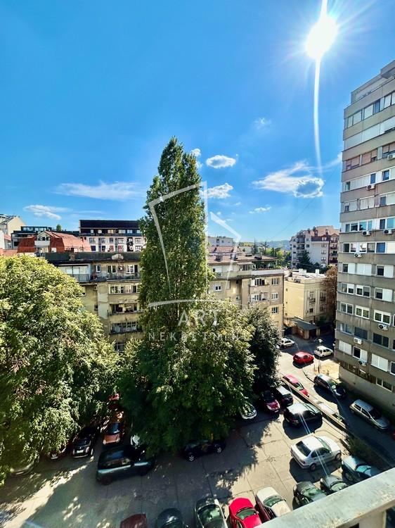 Stan na prodaju u Beogradu, Vračar, troiposoban, 81m2, cena 275400 evra