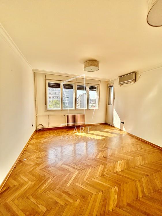 Stan na prodaju u Beogradu, Vračar, troiposoban, 81m2, cena 275400 evra