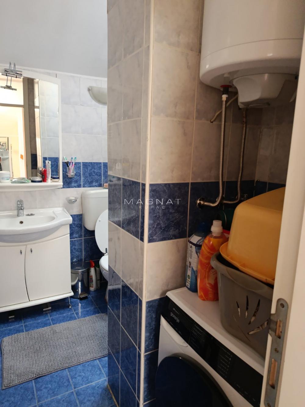 Stan na prodaju u Beogradu, Banovo brdo, troiposoban, 90m2, cena 193000 evra