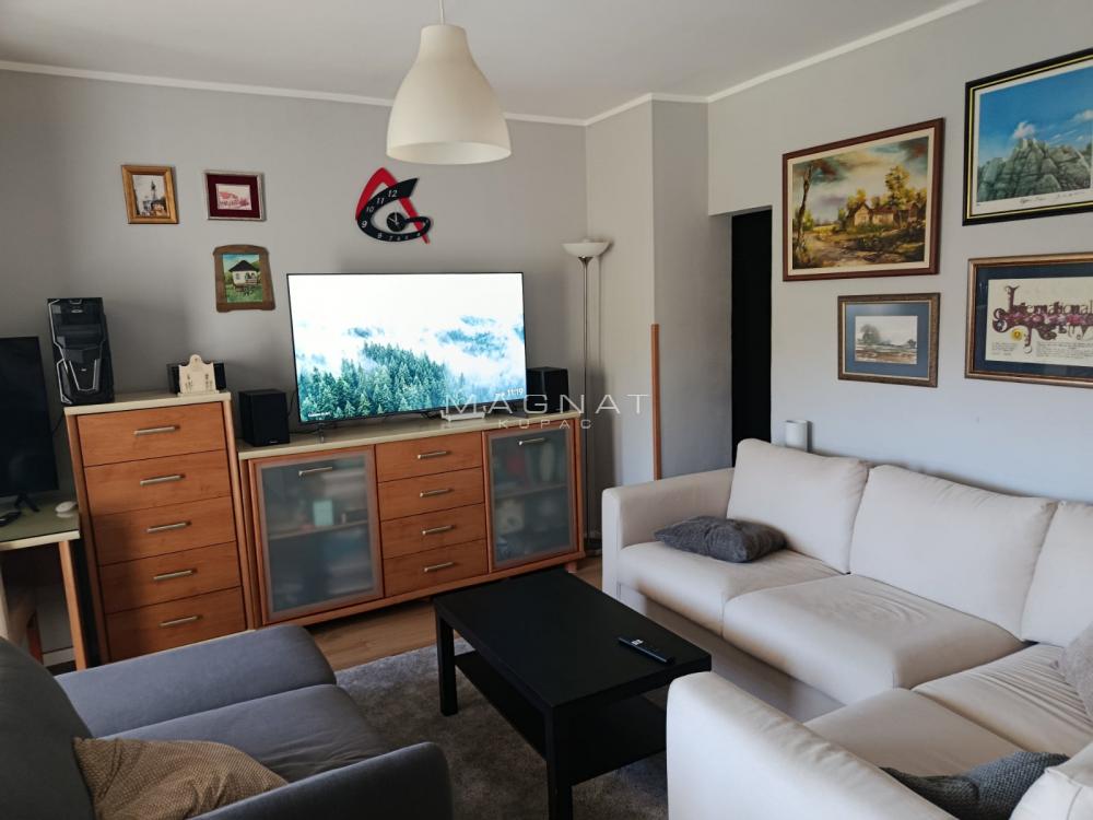 Stan na prodaju u Beogradu, Banovo brdo, troiposoban, 90m2, cena 193000 evra