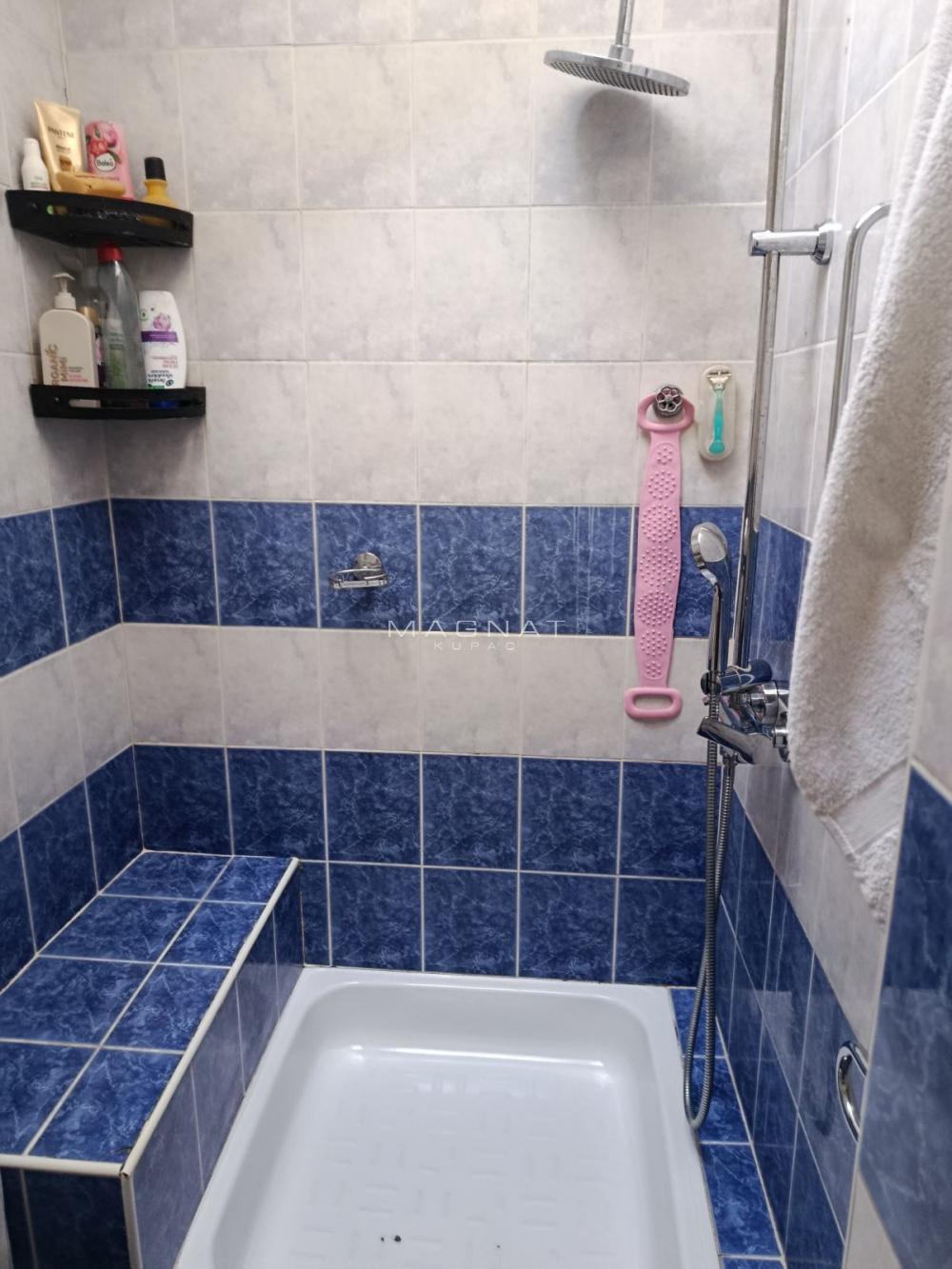 Stan na prodaju u Beogradu, Banovo brdo, troiposoban, 90m2, cena 193000 evra