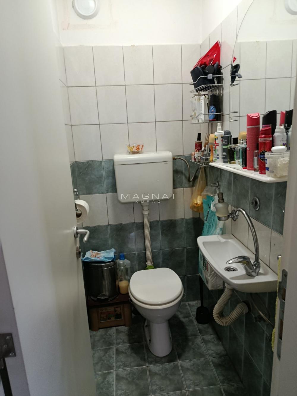 Stan na prodaju u Beogradu, Banovo brdo, troiposoban, 90m2, cena 193000 evra