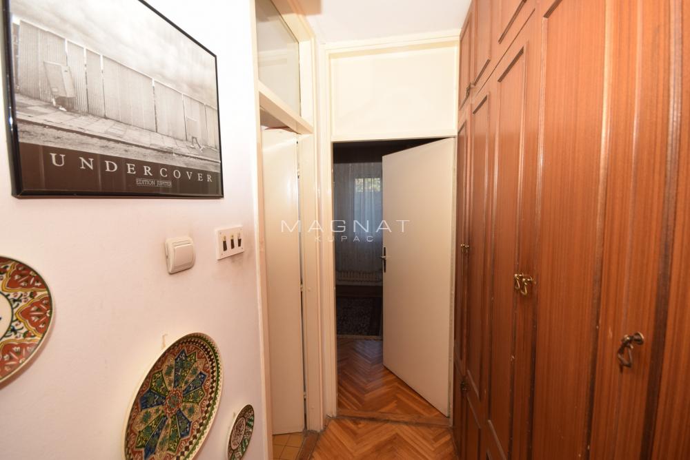 Stan na prodaju u Beogradu, Novi Beograd blok 11 (Hotel Jugoslavija), dvoiposoban, 65m2, cena 280000 evra