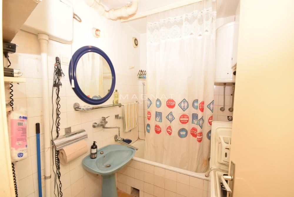 Stan na prodaju u Beogradu, Novi Beograd blok 11 (Hotel Jugoslavija), dvoiposoban, 65m2, cena 280000 evra