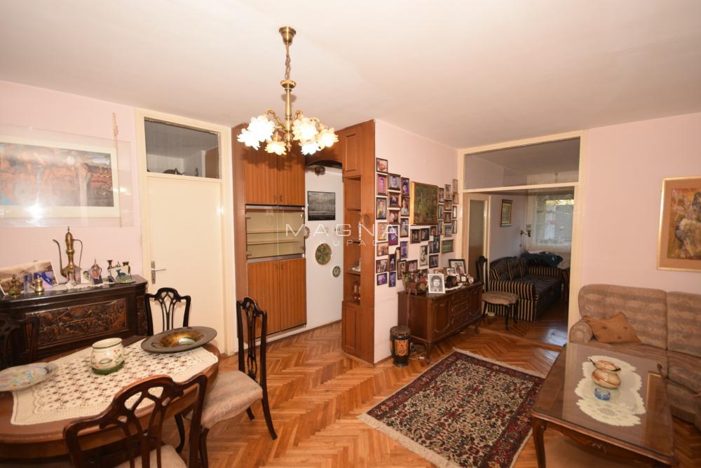 Stan na prodaju u Beogradu, Novi Beograd blok 11 (Hotel Jugoslavija), dvoiposoban, 65m2, cena 280000 evra