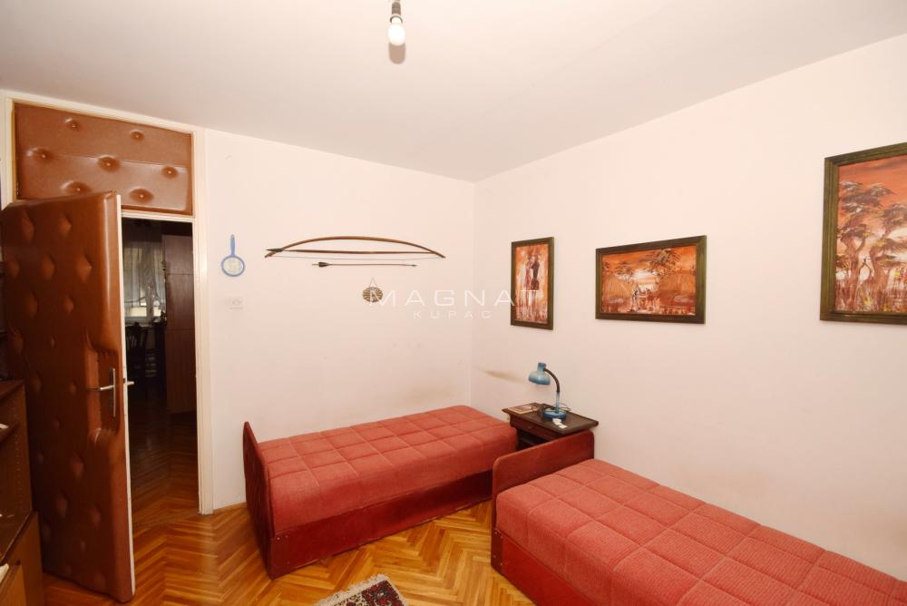 Stan na prodaju u Beogradu, Novi Beograd blok 11 (Hotel Jugoslavija), dvoiposoban, 65m2, cena 280000 evra