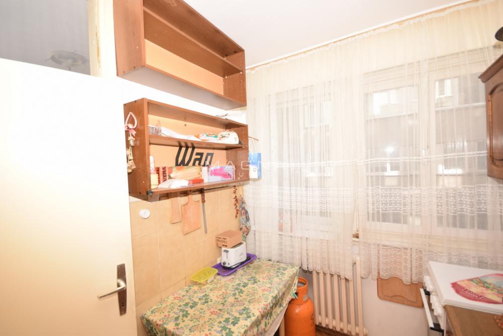 Stan na prodaju u Beogradu, Novi Beograd blok 11 (Hotel Jugoslavija), dvoiposoban, 65m2, cena 280000 evra