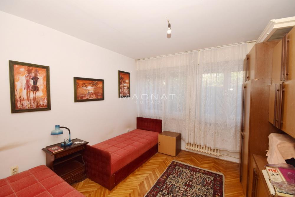 Stan na prodaju u Beogradu, Novi Beograd blok 11 (Hotel Jugoslavija), dvoiposoban, 65m2, cena 280000 evra