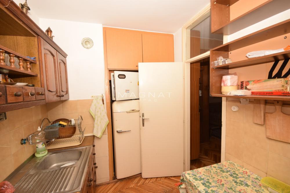 Stan na prodaju u Beogradu, Novi Beograd blok 11 (Hotel Jugoslavija), dvoiposoban, 65m2, cena 280000 evra