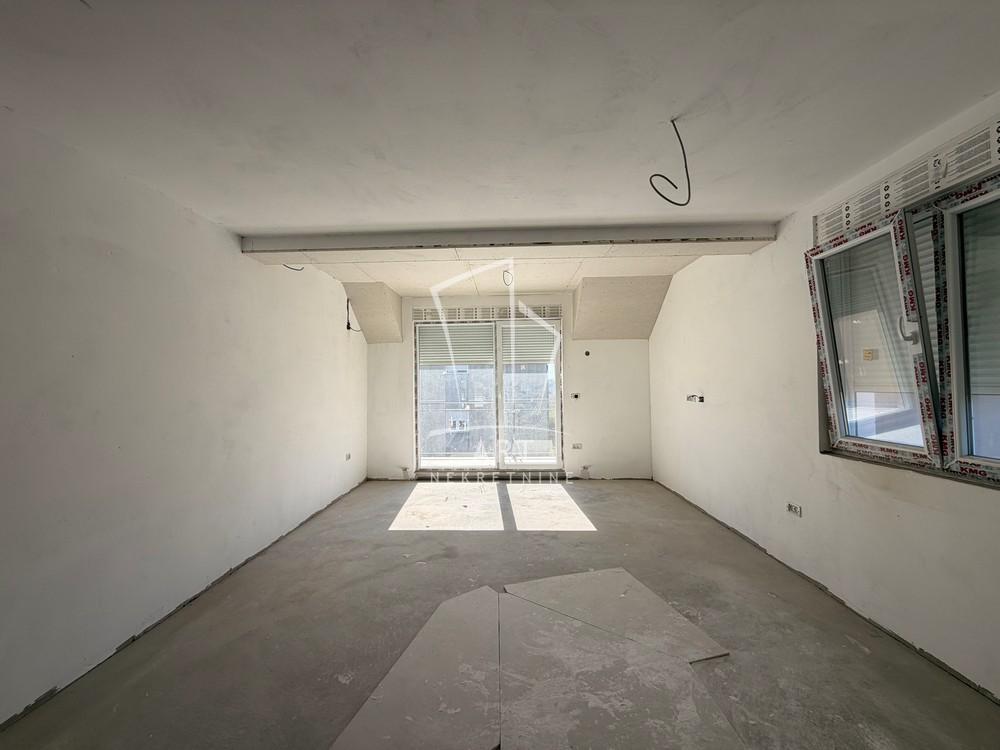 Stan na prodaju u Beogradu, Kaluđerica, trosoban, 42m2, cena 120000 evra