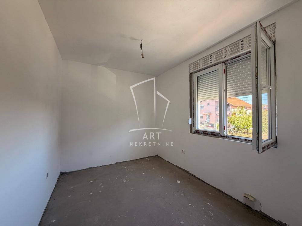 Stan na prodaju u Beogradu, Kaluđerica, cetvorosoban, 85m2, cena 200000 evra