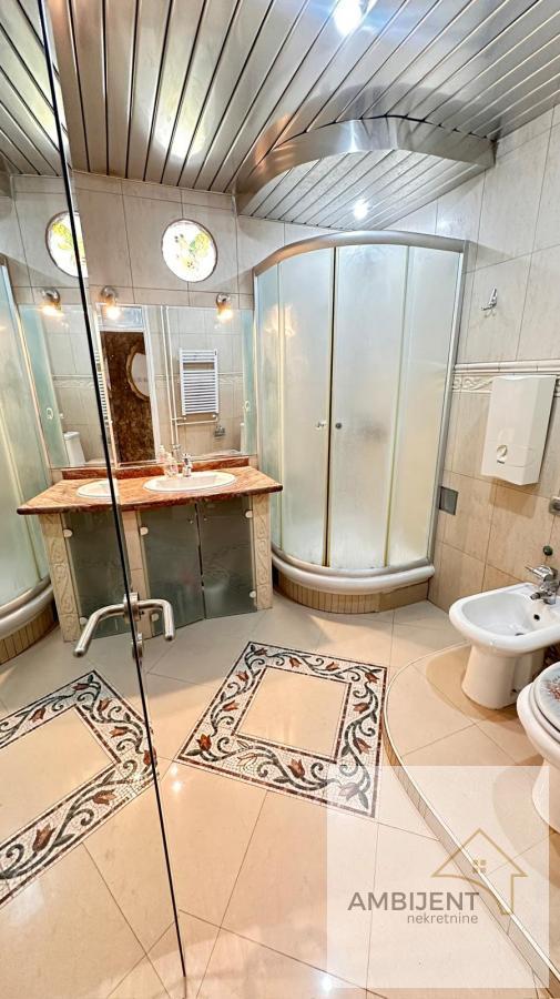 Stan na prodaju u Beogradu, Novi Beograd blok 62, troiposoban, 160m2, cena 430000 evra