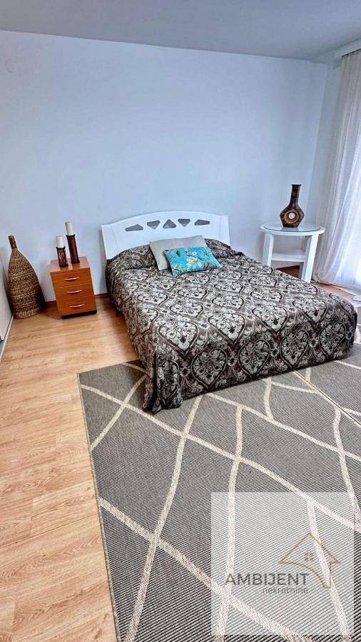 Stan na prodaju u Beogradu, Novi Beograd blok 62, troiposoban, 160m2, cena 430000 evra