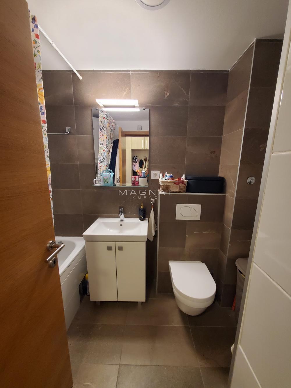 Stan na prodaju u Beogradu, Zemun, dvosoban, 50m2, cena 198900 evra
