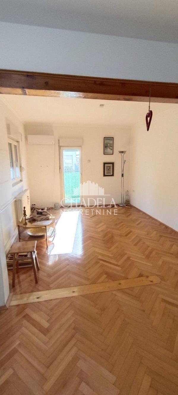 Stan na prodaju u Beogradu, Cvetkova pijaca, dvoiposoban, 52m2, cena 179000 evra