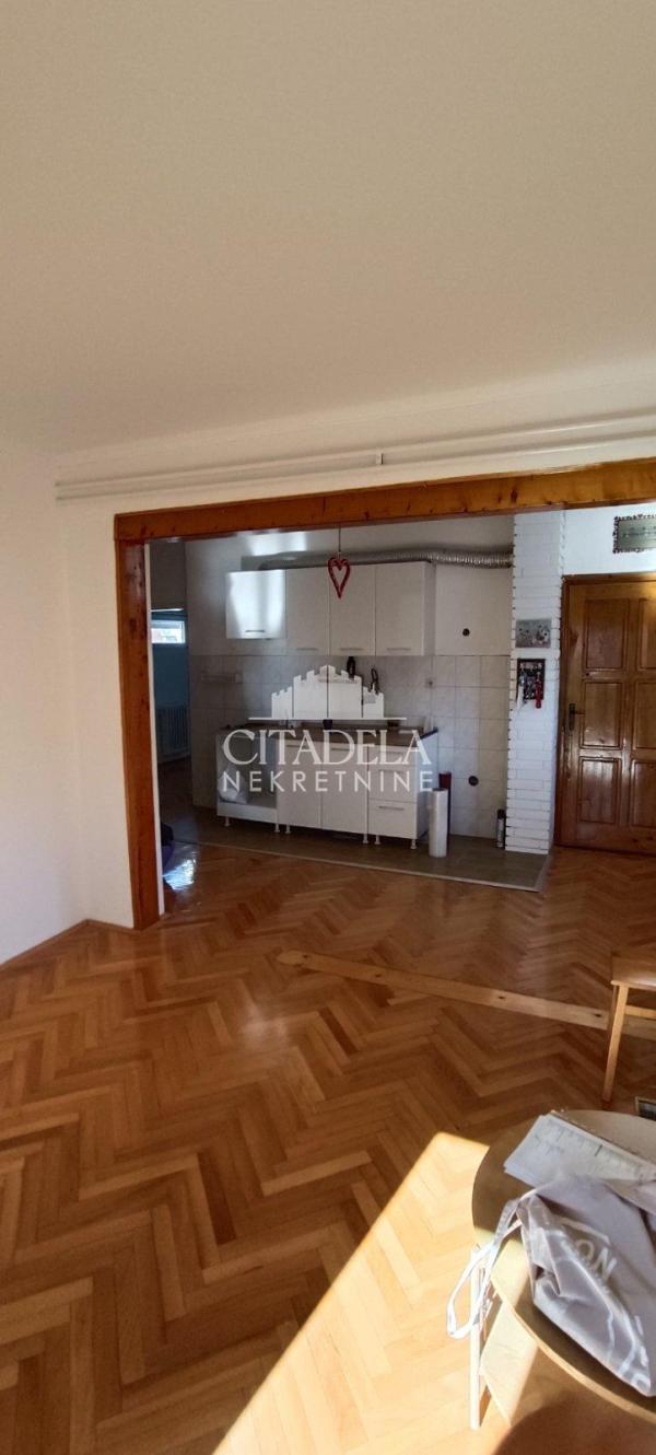 Stan na prodaju u Beogradu, Cvetkova pijaca, dvoiposoban, 52m2, cena 179000 evra