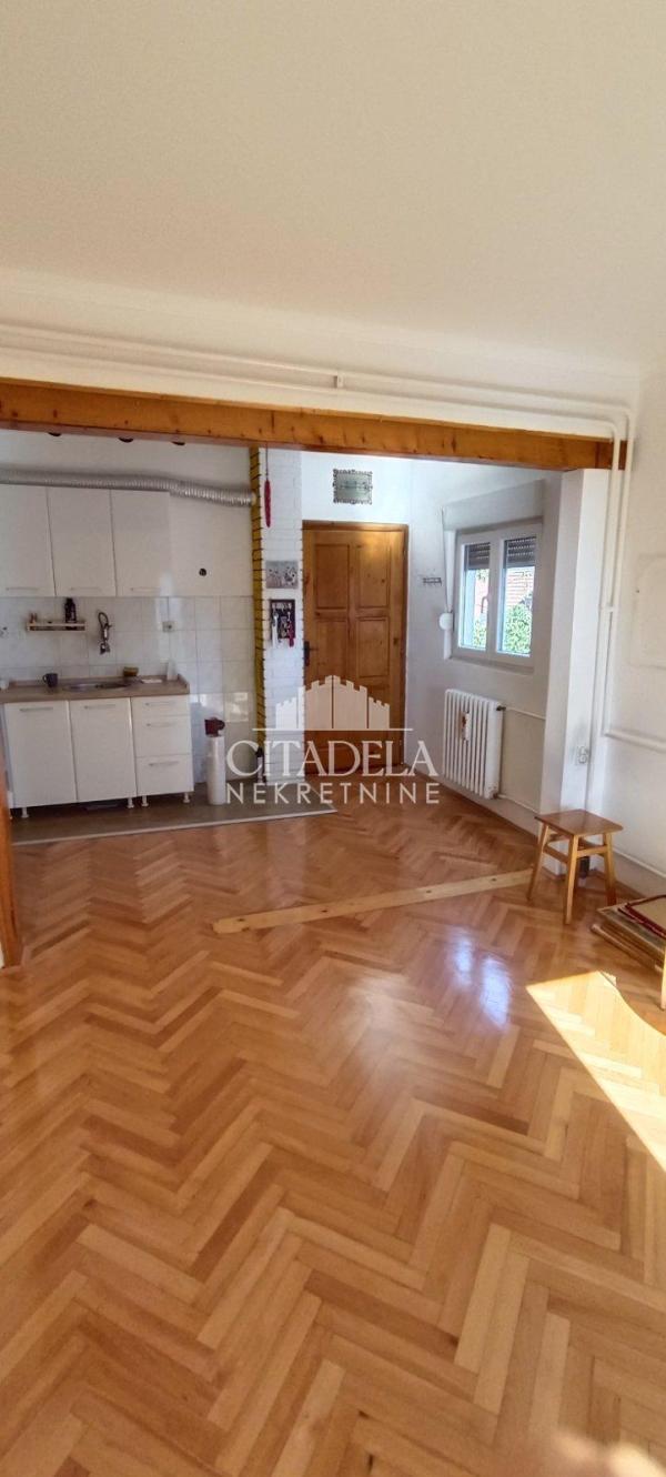 Stan na prodaju u Beogradu, Cvetkova pijaca, dvoiposoban, 52m2, cena 179000 evra