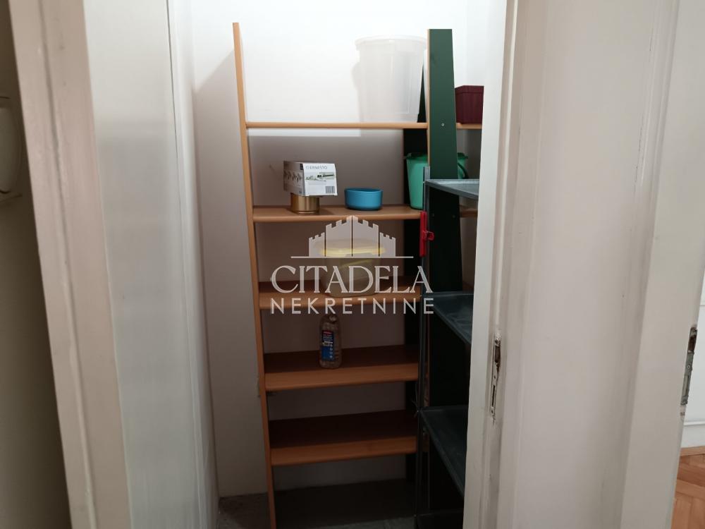 Stan na prodaju u Beogradu, Cvetkova pijaca, dvoiposoban, 52m2, cena 179000 evra