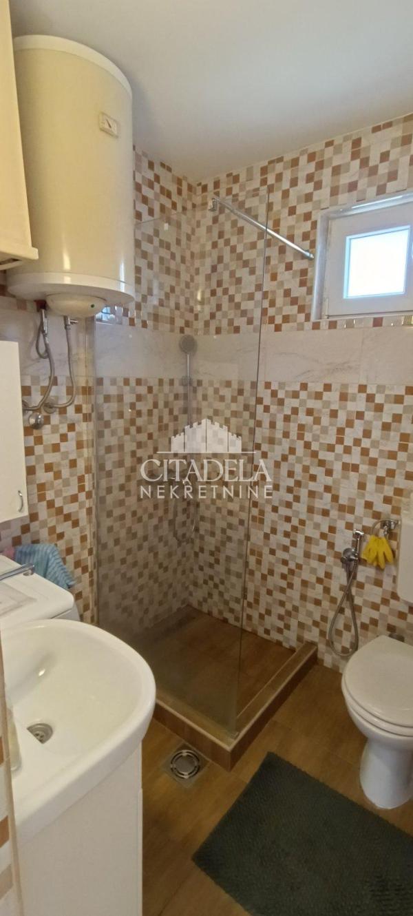 Stan na prodaju u Beogradu, Cvetkova pijaca, dvoiposoban, 52m2, cena 179000 evra