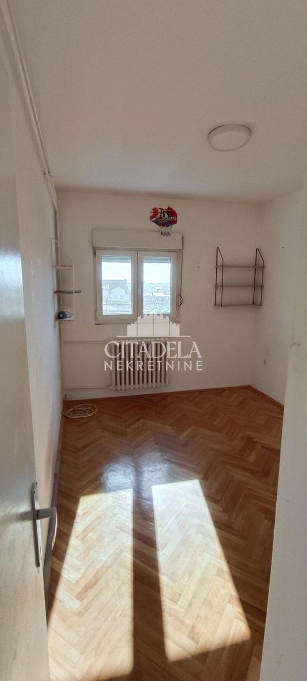 Stan na prodaju u Beogradu, Cvetkova pijaca, dvoiposoban, 52m2, cena 179000 evra
