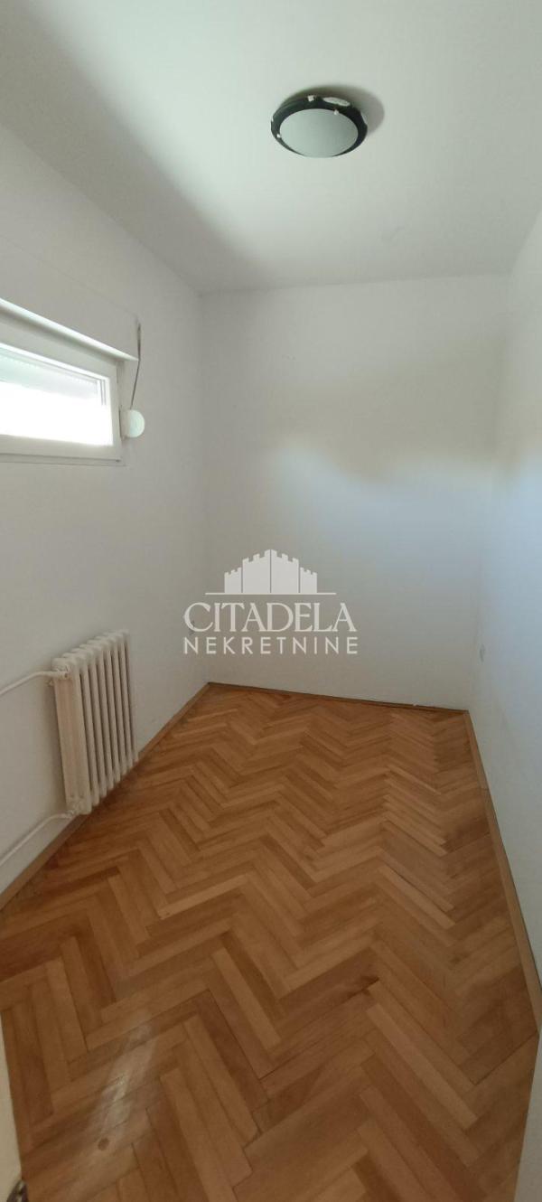 Stan na prodaju u Beogradu, Cvetkova pijaca, dvoiposoban, 52m2, cena 179000 evra