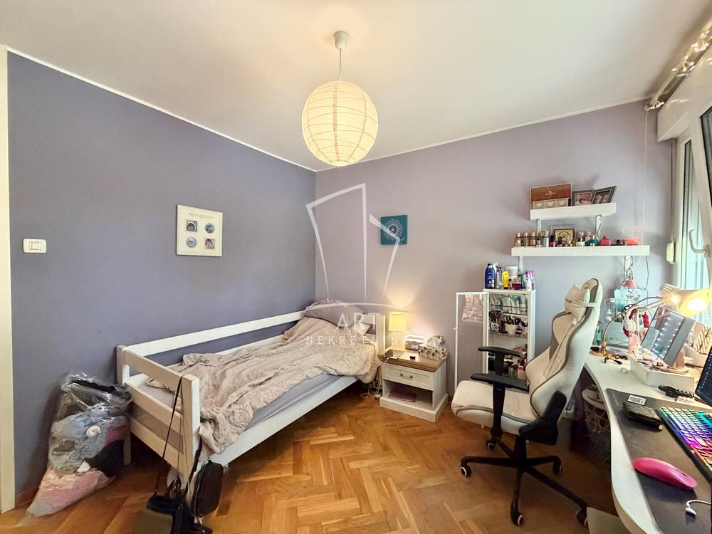 Stan na prodaju u Beogradu, Novi Beograd blok 33 (Genex kula), 121m2, cena 495000 evra