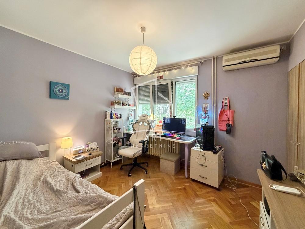 Stan na prodaju u Beogradu, Novi Beograd blok 33 (Genex kula), 121m2, cena 495000 evra