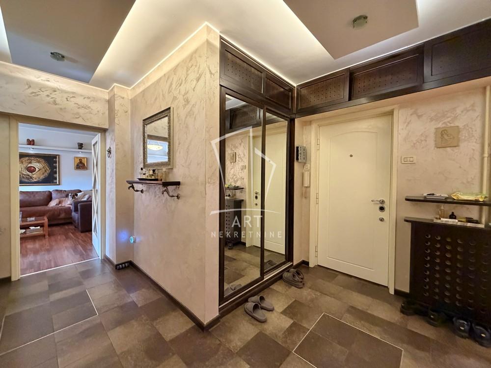 Stan na prodaju u Beogradu, Novi Beograd blok 33 (Genex kula), 121m2, cena 495000 evra