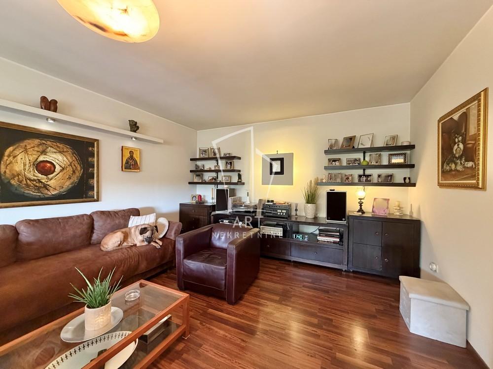 Stan na prodaju u Beogradu, Novi Beograd blok 33 (Genex kula), 121m2, cena 495000 evra