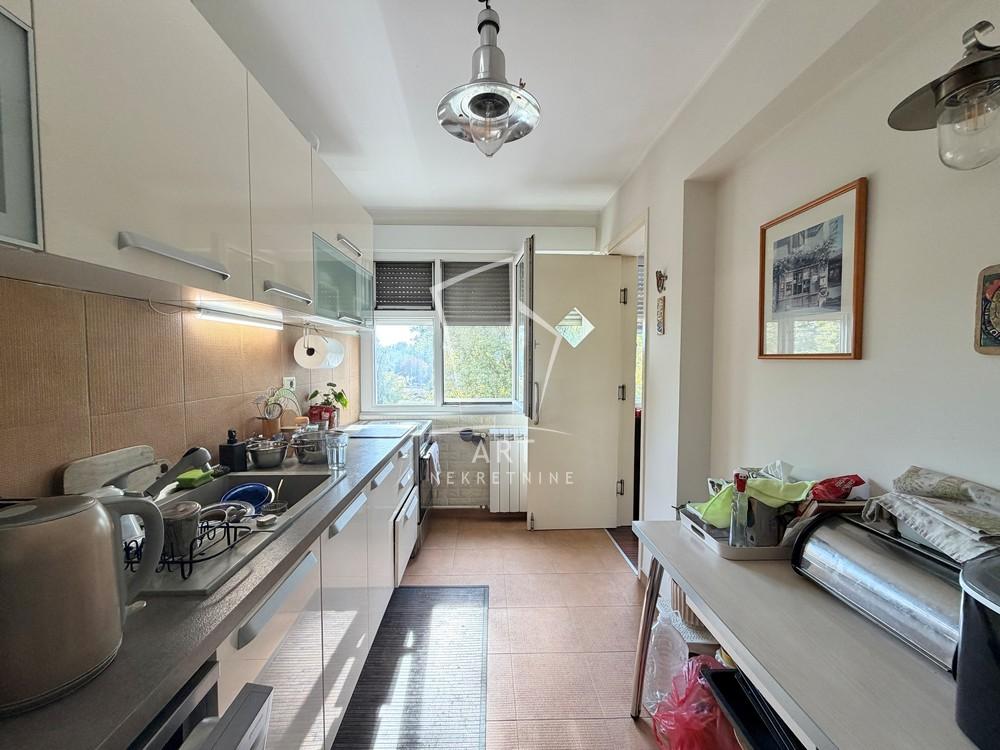 Stan na prodaju u Beogradu, Novi Beograd blok 33 (Genex kula), 121m2, cena 495000 evra