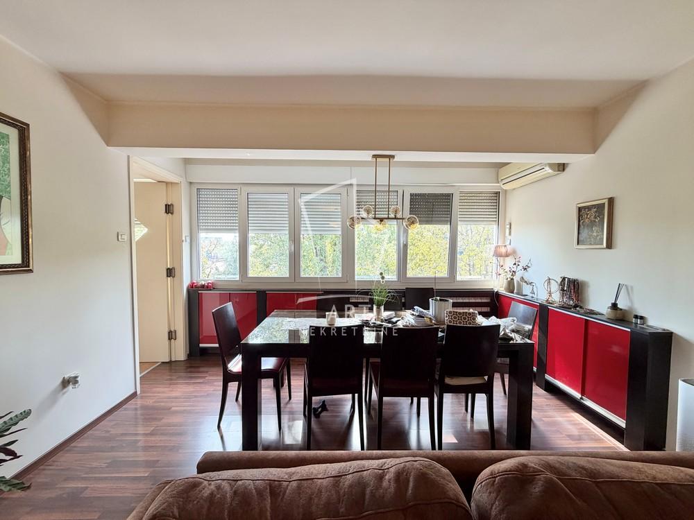 Stan na prodaju u Beogradu, Novi Beograd blok 33 (Genex kula), 121m2, cena 495000 evra