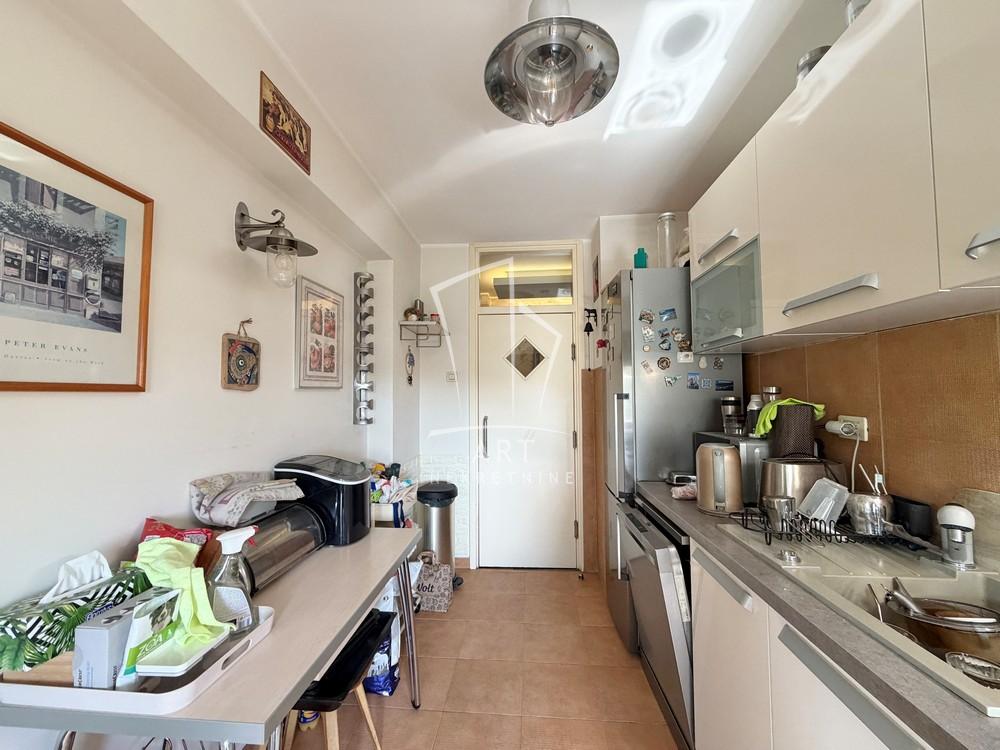 Stan na prodaju u Beogradu, Novi Beograd blok 33 (Genex kula), 121m2, cena 495000 evra