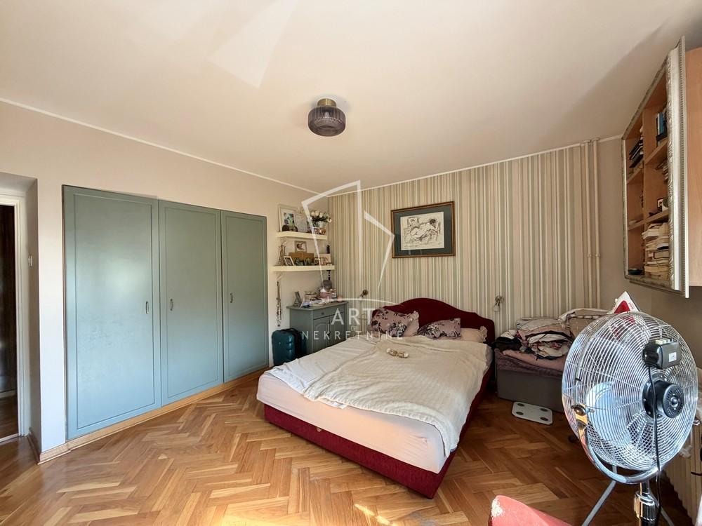 Stan na prodaju u Beogradu, Novi Beograd blok 33 (Genex kula), 121m2, cena 495000 evra
