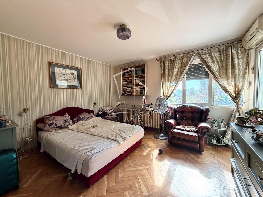 Stan na prodaju u Beogradu, Novi Beograd blok 33 (Genex kula), 121m2, cena 495000 evra