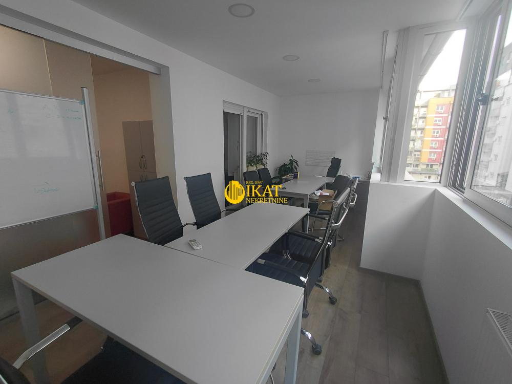 Stan na prodaju u Beogradu, Karaburma, trosoban, 62m2, cena 210000 evra